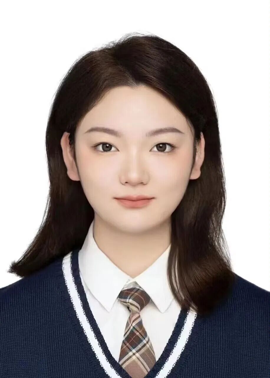 20205261120 张越妍 寸照.jpg