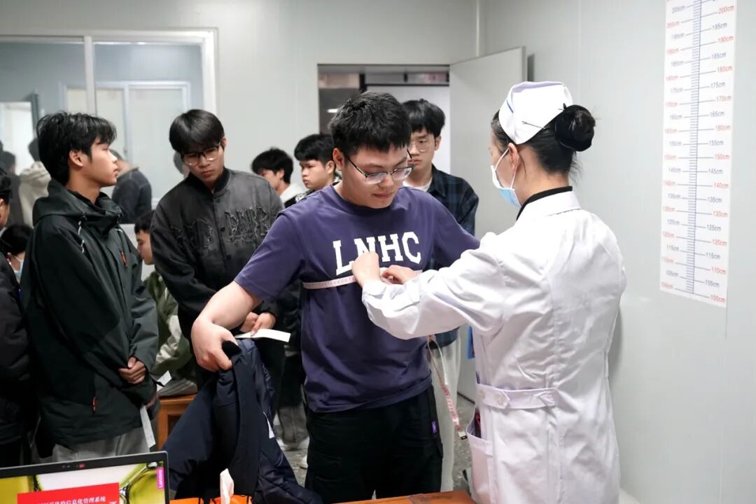 东兰县春季征兵进入县检阶段