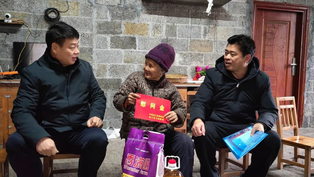 当前位置:>首页>政务动态>县级动态> 县委常委,政法委书记黄吉楠到