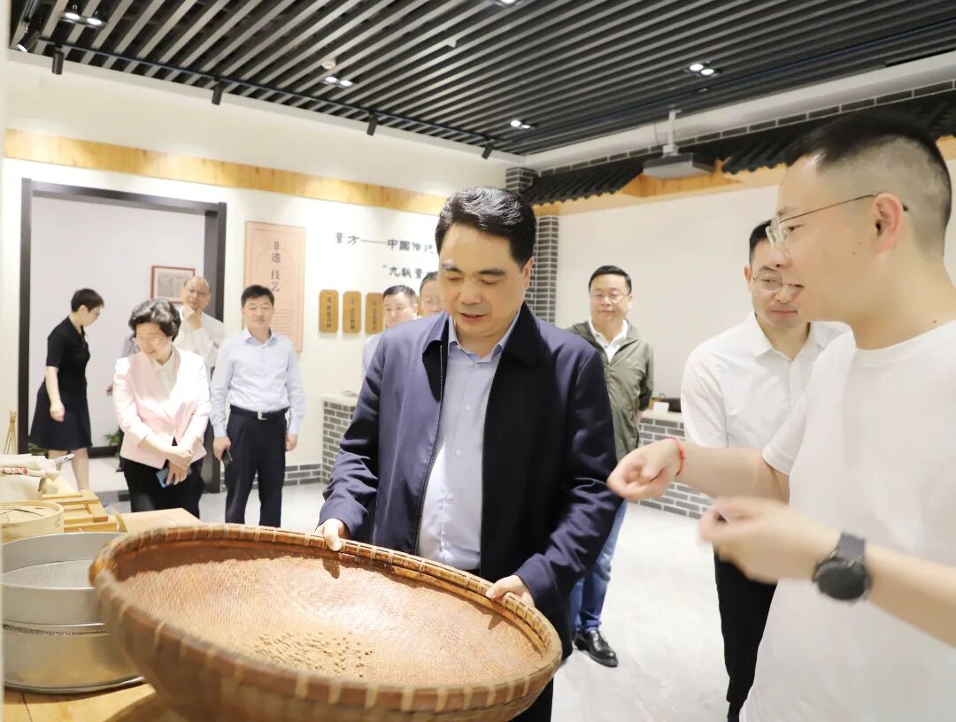 魏晓奎在武汉开展招商考察活动并走访乡贤