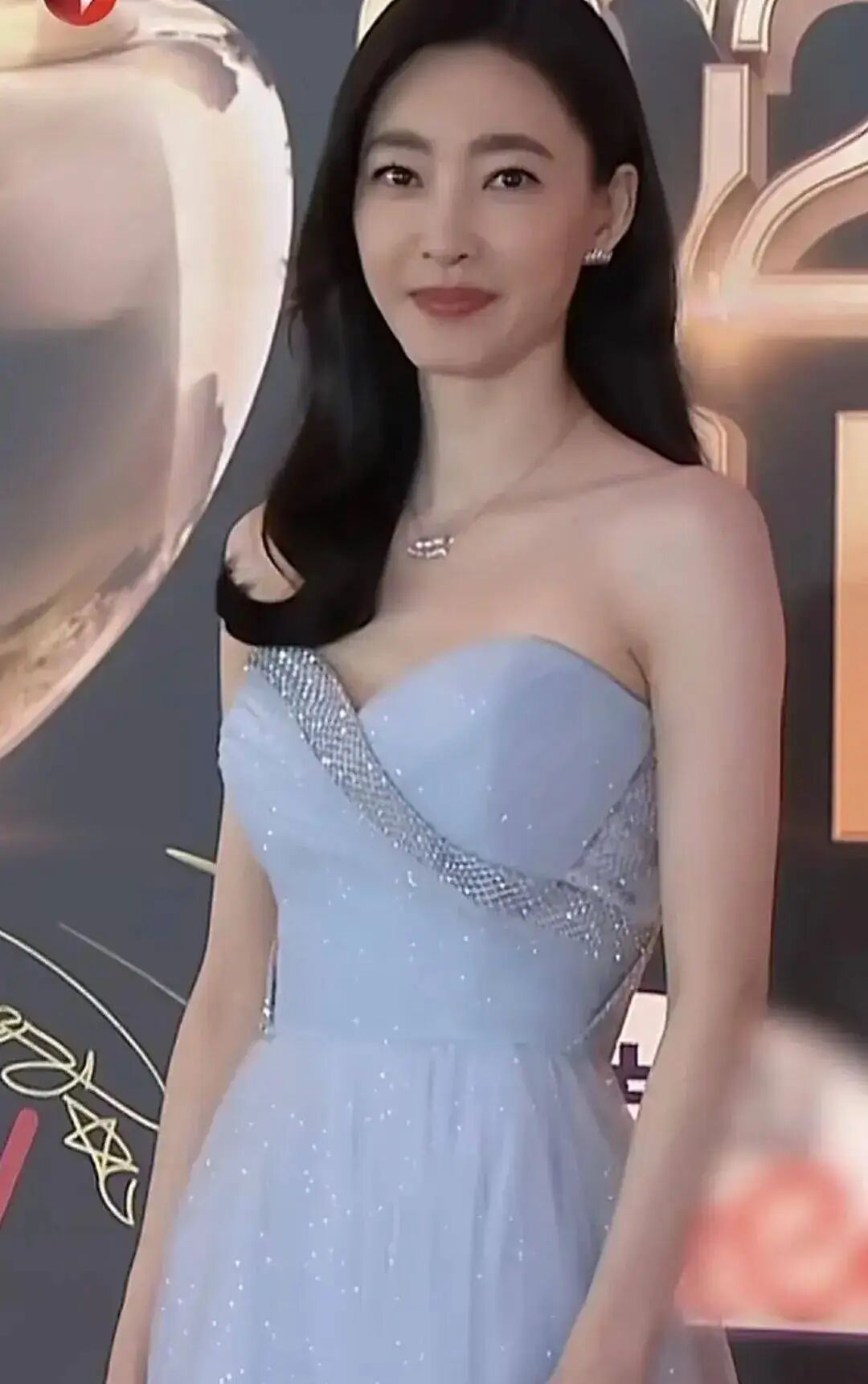 43岁董洁和27岁林允同框身高尴尬唐嫣红气养人周迅咖位碾压