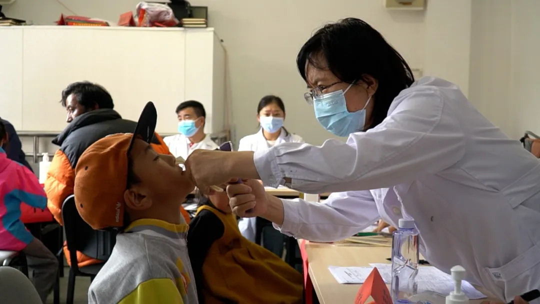 医疗dxr是什么【同心共铸 情暖甘孜】“同心·共铸中国心”大型公益医疗活动在色达深入开展_新闻资讯_第3张_活检穿刺产品网 医疗dxr是什么【同心共铸 情暖甘孜】“同心·共铸中国心”大型公益医疗活动在色达深入开展_https://www.jmylbn.com_新闻资讯_第3张