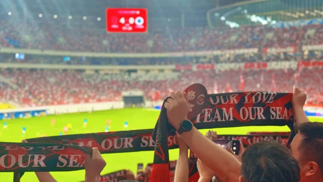 红色主场回归！4万成都人“去班味”的方式是→插图2