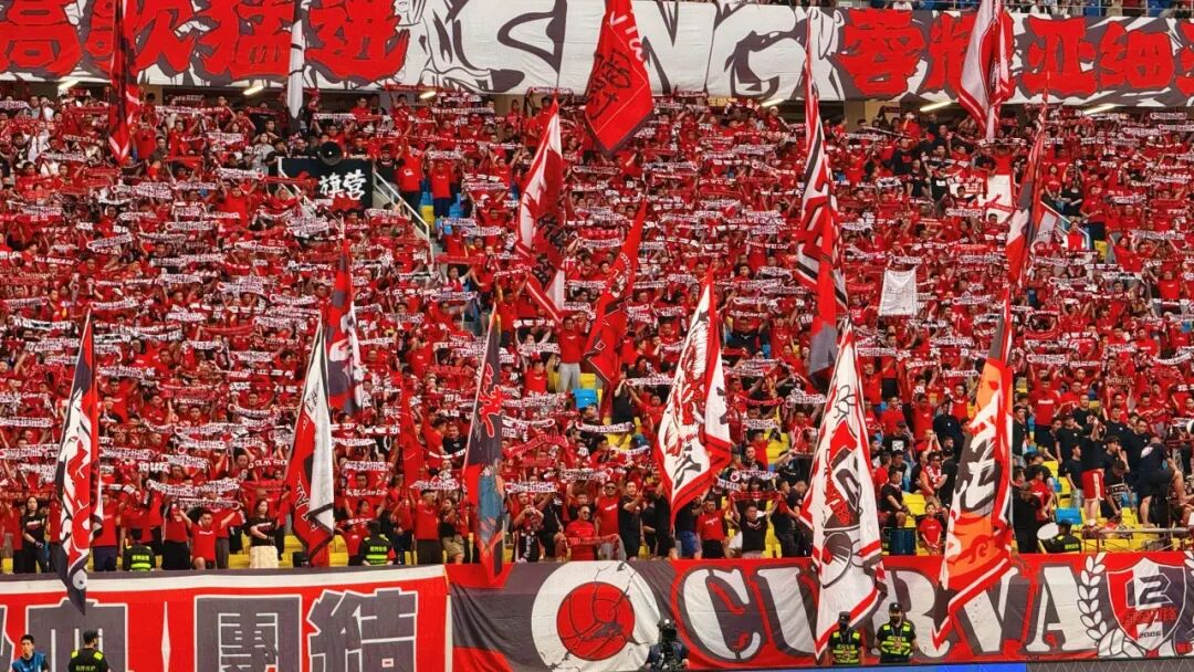 红色主场回归！4万成都人“去班味”的方式是→插图1