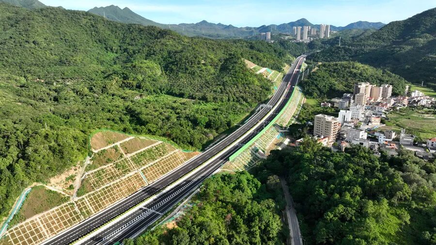 稔平半岛环岛高速。惠州日报资料图片