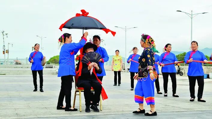 大亚湾渔家婚嫁习俗表演。惠州日报记者匡湘鄂 摄