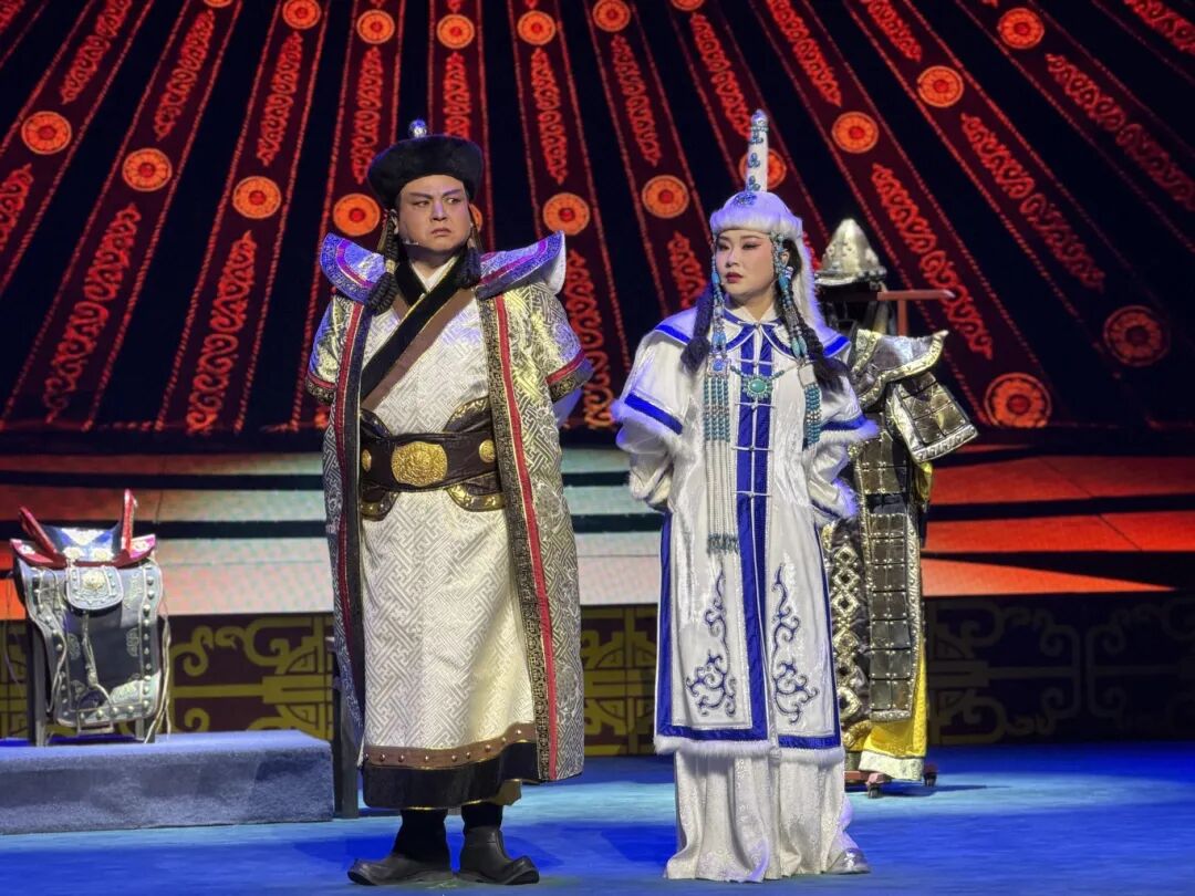 漫瀚剧《敕勒川的女儿・共谋祥和兴隆土默川》参加第二届中国戏曲稀有剧种优秀剧目展演获好评 第4张
