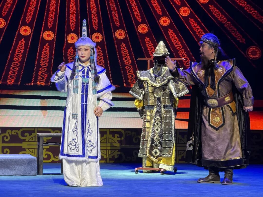 漫瀚剧《敕勒川的女儿・共谋祥和兴隆土默川》参加第二届中国戏曲稀有剧种优秀剧目展演获好评 第2张