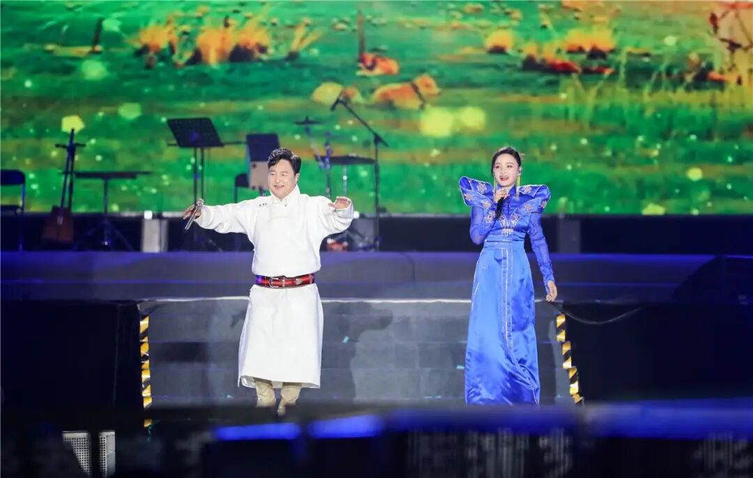 呼斯楞、李德戈景携“最美”青城献艺 第2张