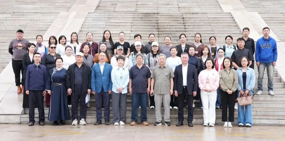 铸牢中华民族共同体意识——内蒙古民协“文艺两新”观摩座谈活动在呼伦贝尔启动 第3张