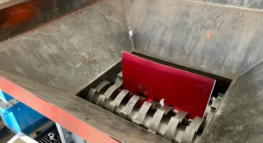 为什么越来越多的人要销毁婚纱照 与过去的情感彻底切割