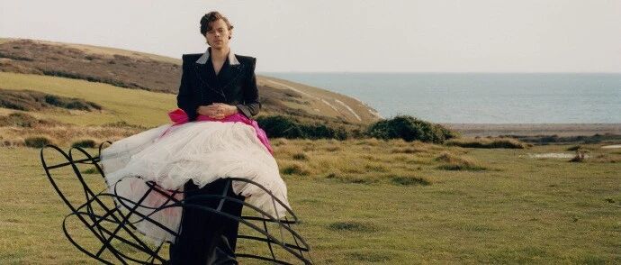 我，哈卷，一个宇宙级帅哥，穿个裙子怎么了？！