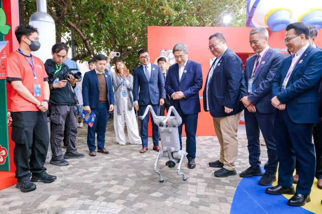 机器人先锋活动配图