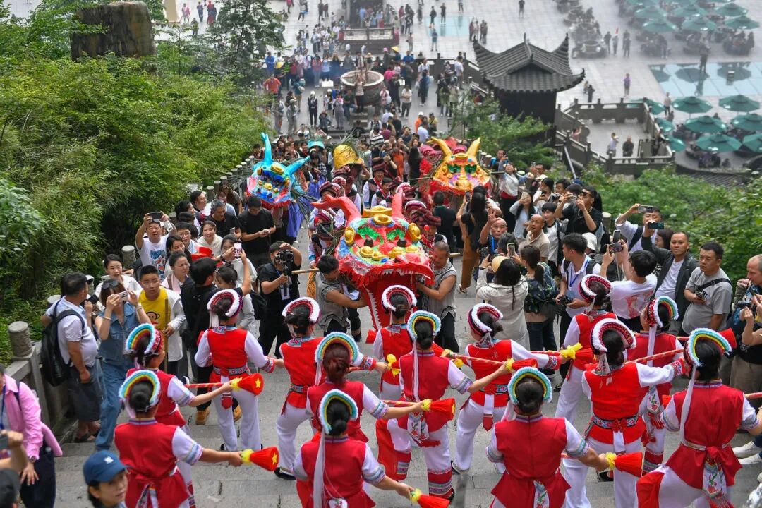 新活力端午假期,全省各地紧紧围绕"端午",深入挖掘和拓展文化旅游内涵