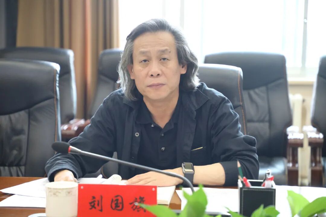 内蒙古文联党组理论学习中心组举行2025年第七次集体学习 第3张