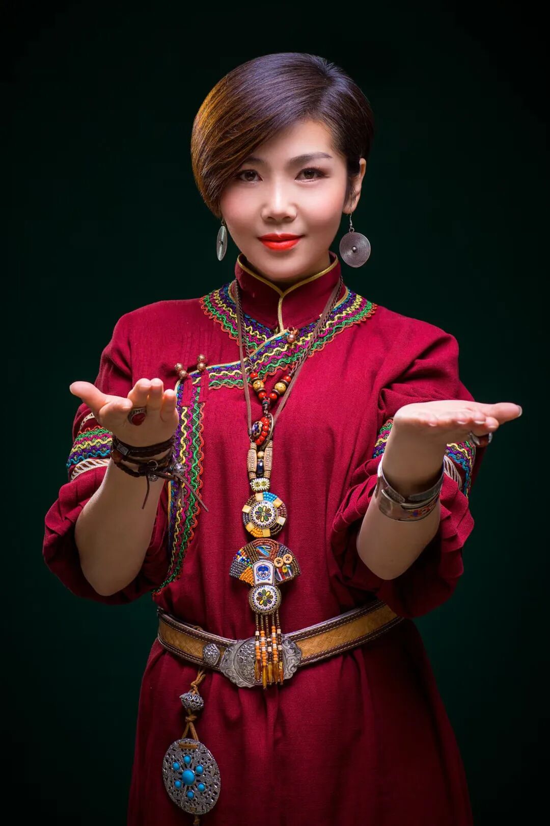 文艺名家风采 | 苏勒亚其其格：草原深处的百灵鸟 第4张