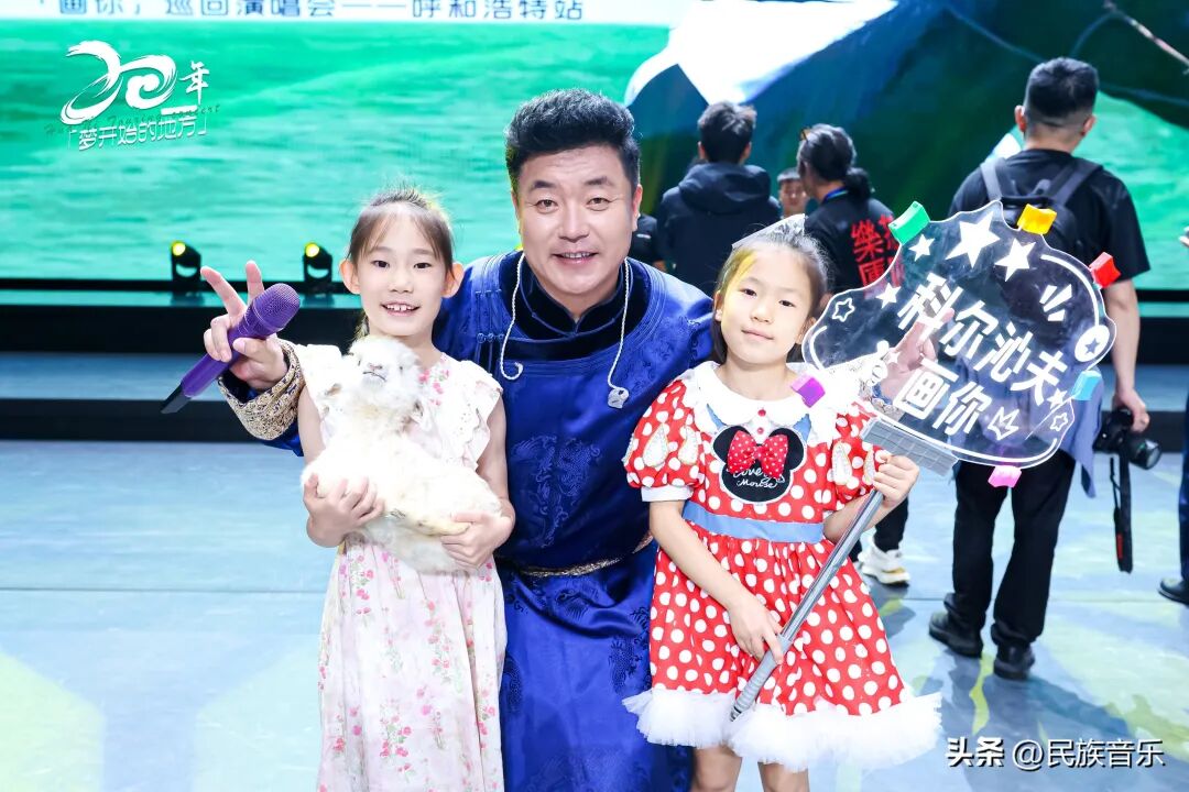 草原之声撼动青城，科尔沁夫“梦开始的地方”演唱会深情谢幕 第9张