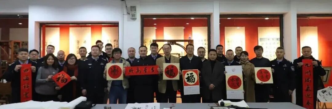 内蒙古书协“书法进警营”公益活动暨回民区公安分局文联揭牌仪式在呼和浩特市举行 第3张