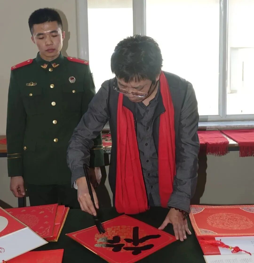 内蒙古书法家协会2025年“万福迎春”公益活动走进武警基层分队 第8张