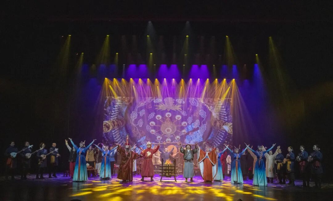 文艺评论 | 根脉绵延处 同心铸华章——评大型音舞诗剧《根脉相连》的共同体叙事 第1张