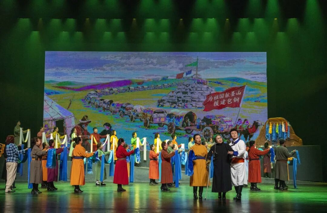 文艺评论 | 根脉绵延处 同心铸华章——评大型音舞诗剧《根脉相连》的共同体叙事 第2张