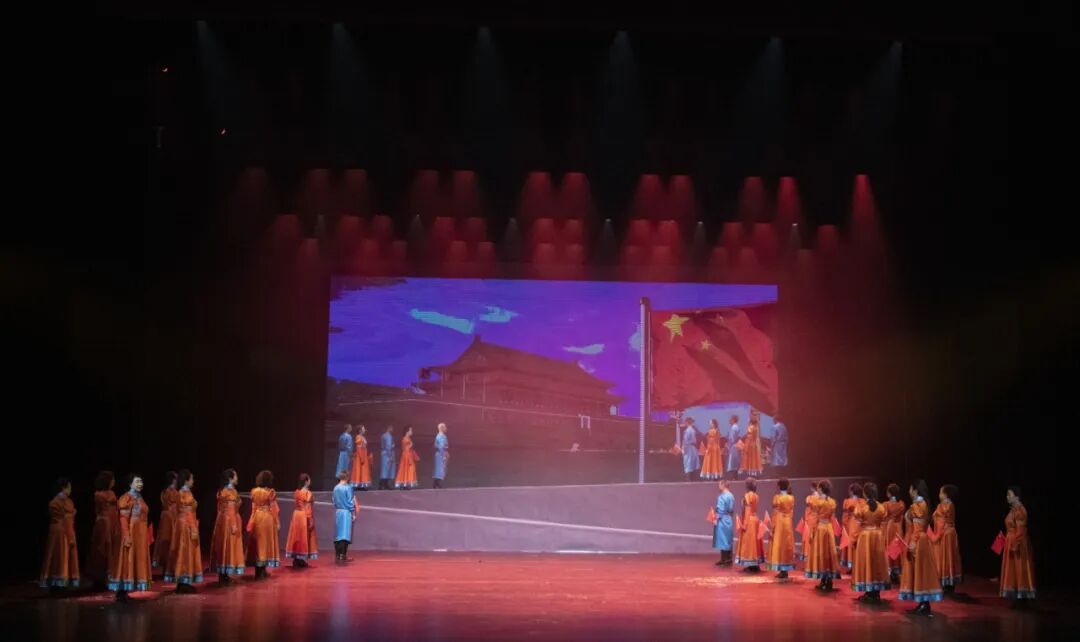 文艺评论 | 根脉绵延处 同心铸华章——评大型音舞诗剧《根脉相连》的共同体叙事 第3张