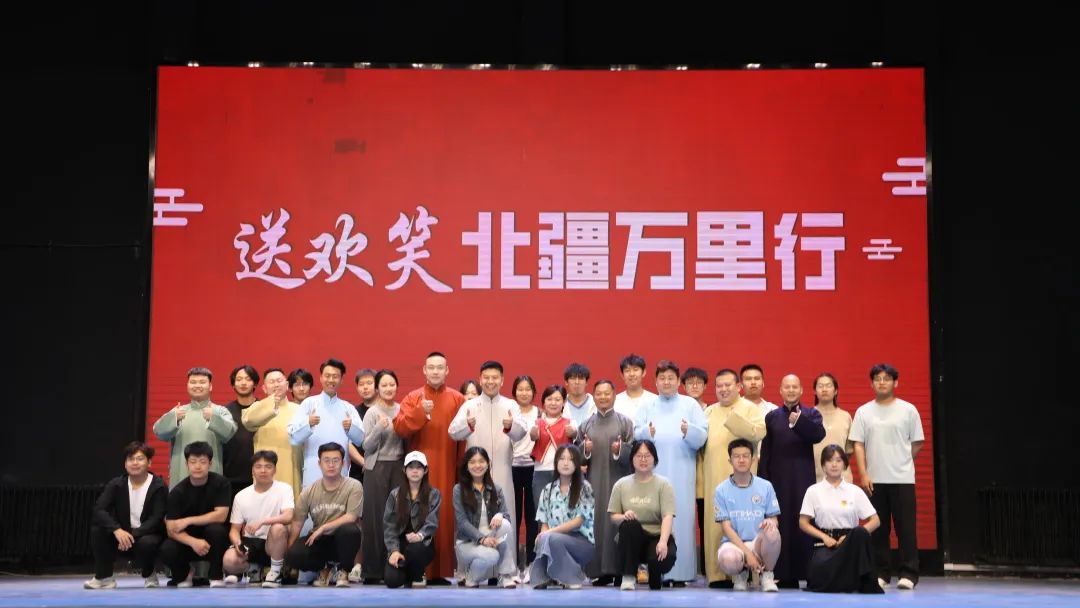 “送欢笑 北疆万里行”活动走进内蒙古工业大学 第5张
