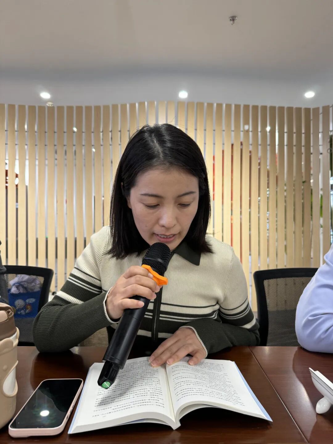 “书香致远 声动人心”2025年内蒙古文联机关工会阅读分享会在内蒙古文学馆举办 第26张
