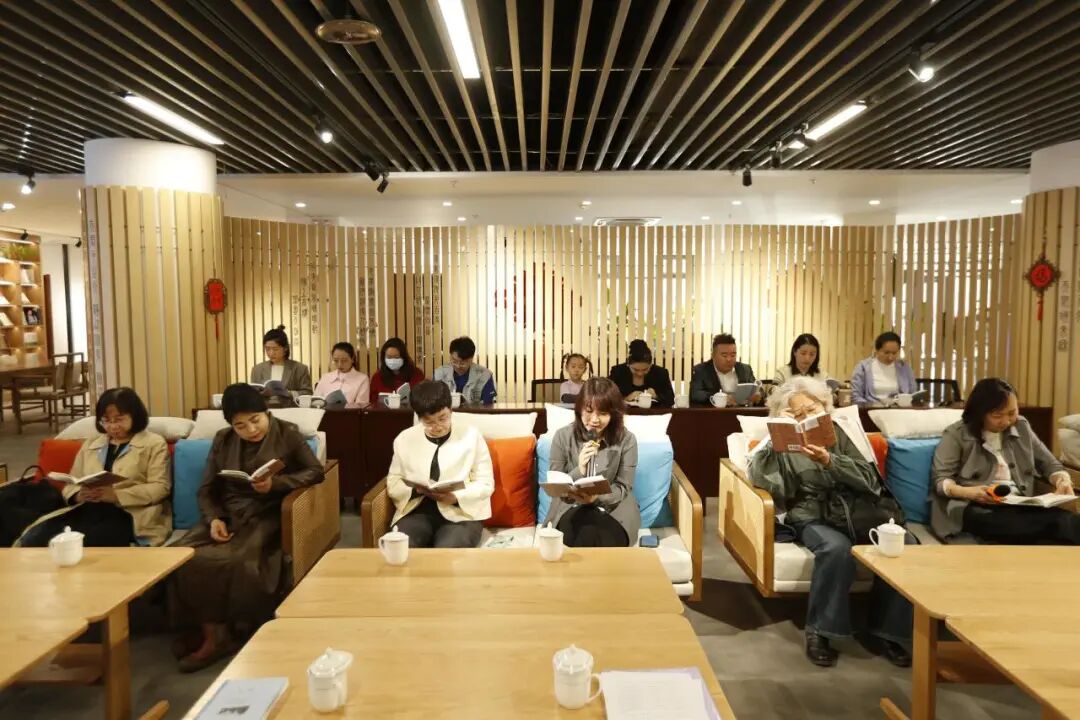 “书香致远 声动人心”2025年内蒙古文联机关工会阅读分享会在内蒙古文学馆举办 第2张