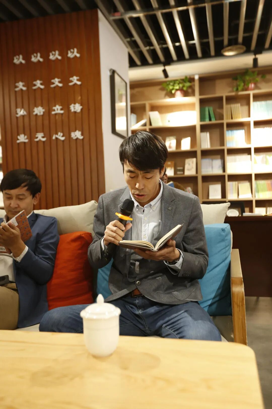“书香致远 声动人心”2025年内蒙古文联机关工会阅读分享会在内蒙古文学馆举办 第14张
