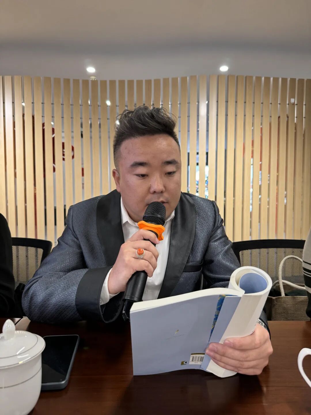 “书香致远 声动人心”2025年内蒙古文联机关工会阅读分享会在内蒙古文学馆举办 第27张