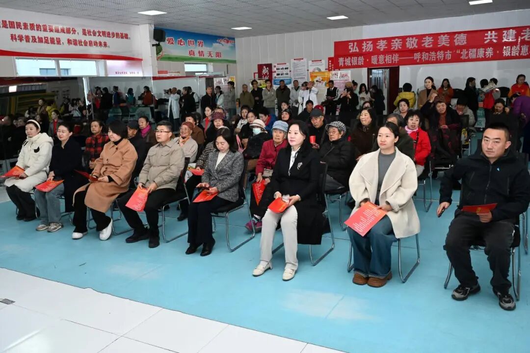 文艺志愿服务走进社区 敬老月演出温暖银发心 第2张