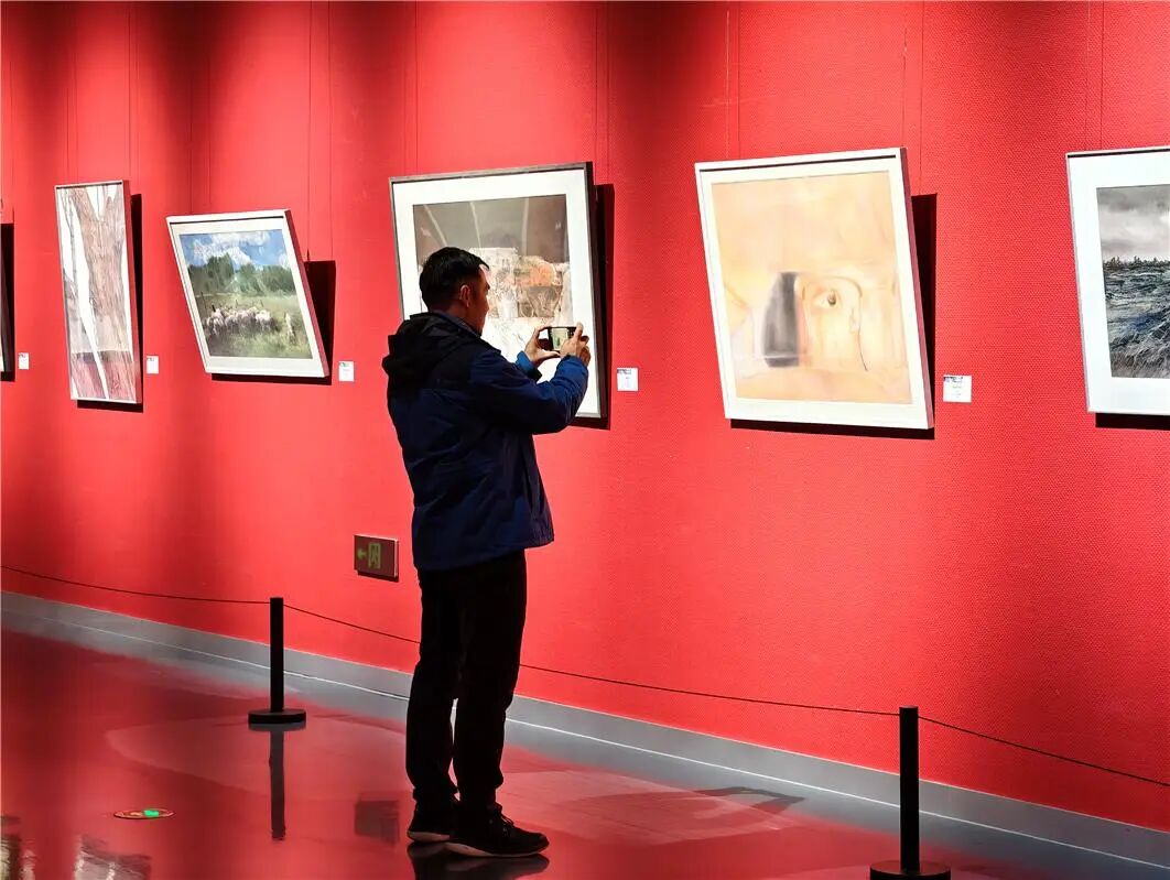 第二届内蒙古自治区水彩画双年展开展 第5张