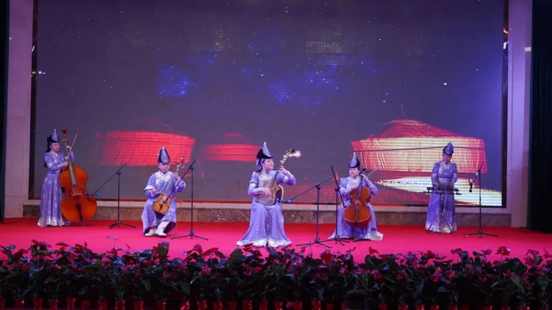 “百花迎新春 文艺绽芳华”赤峰市文学艺术界2025年新春大联欢成功举办 第8张