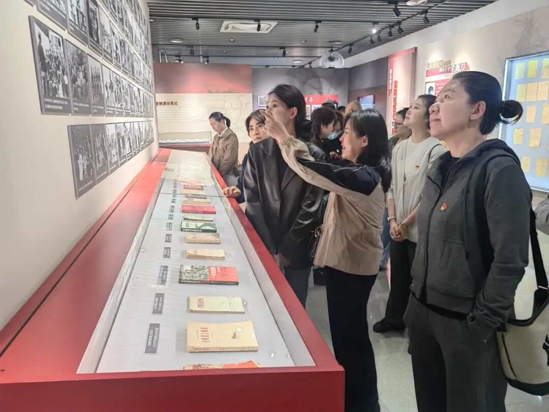 内蒙古文联开展民族团结进步月主题党日活动 第2张