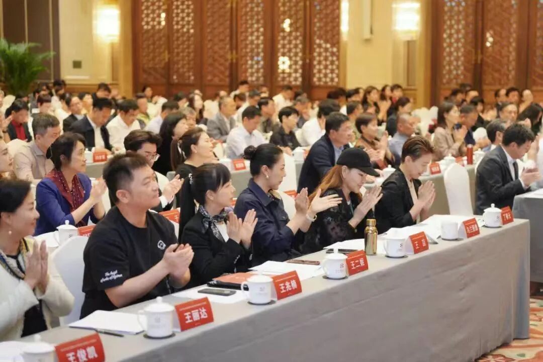 内蒙古文联在2025年中国文联文艺志愿服务工作会议暨中国文艺志愿者协会三届三次理事会上作典型发言 第5张