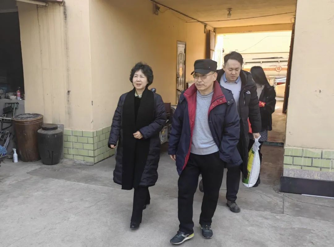 内蒙古文联深入包联社区开展春节走访慰问活动 第3张
