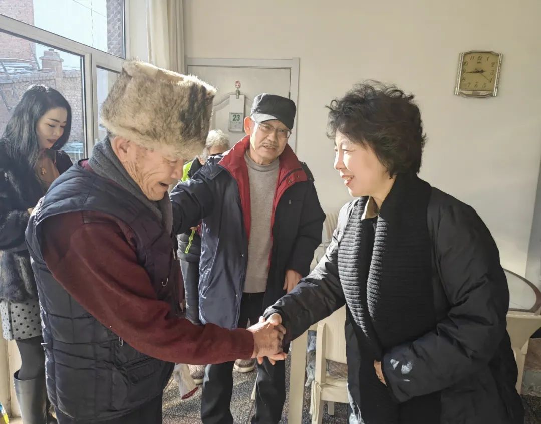 内蒙古文联深入包联社区开展春节走访慰问活动 第2张
