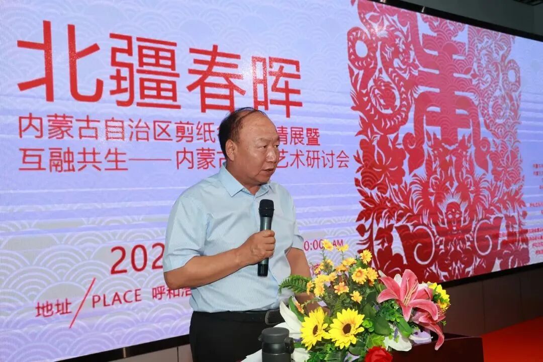 “北疆春晖”内蒙古剪纸名家邀请展举行 第2张