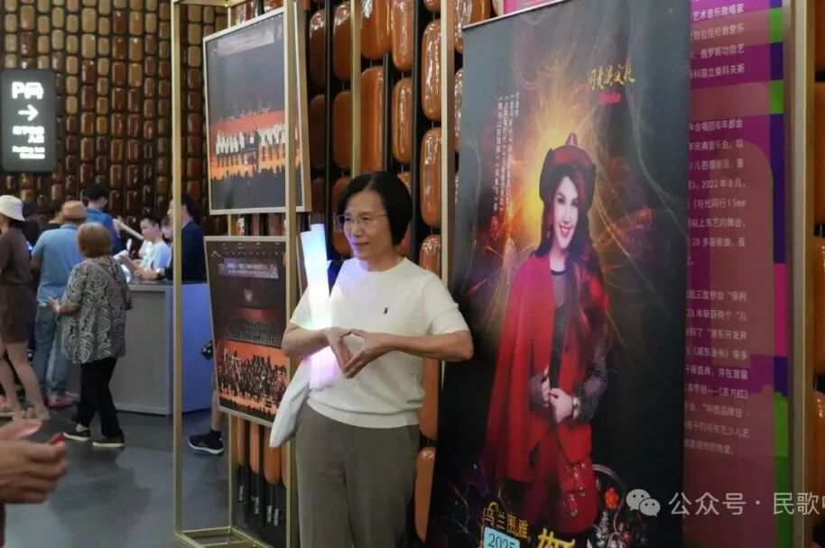 乌兰图雅“花开四季”上海演唱会火爆开唱 第7张