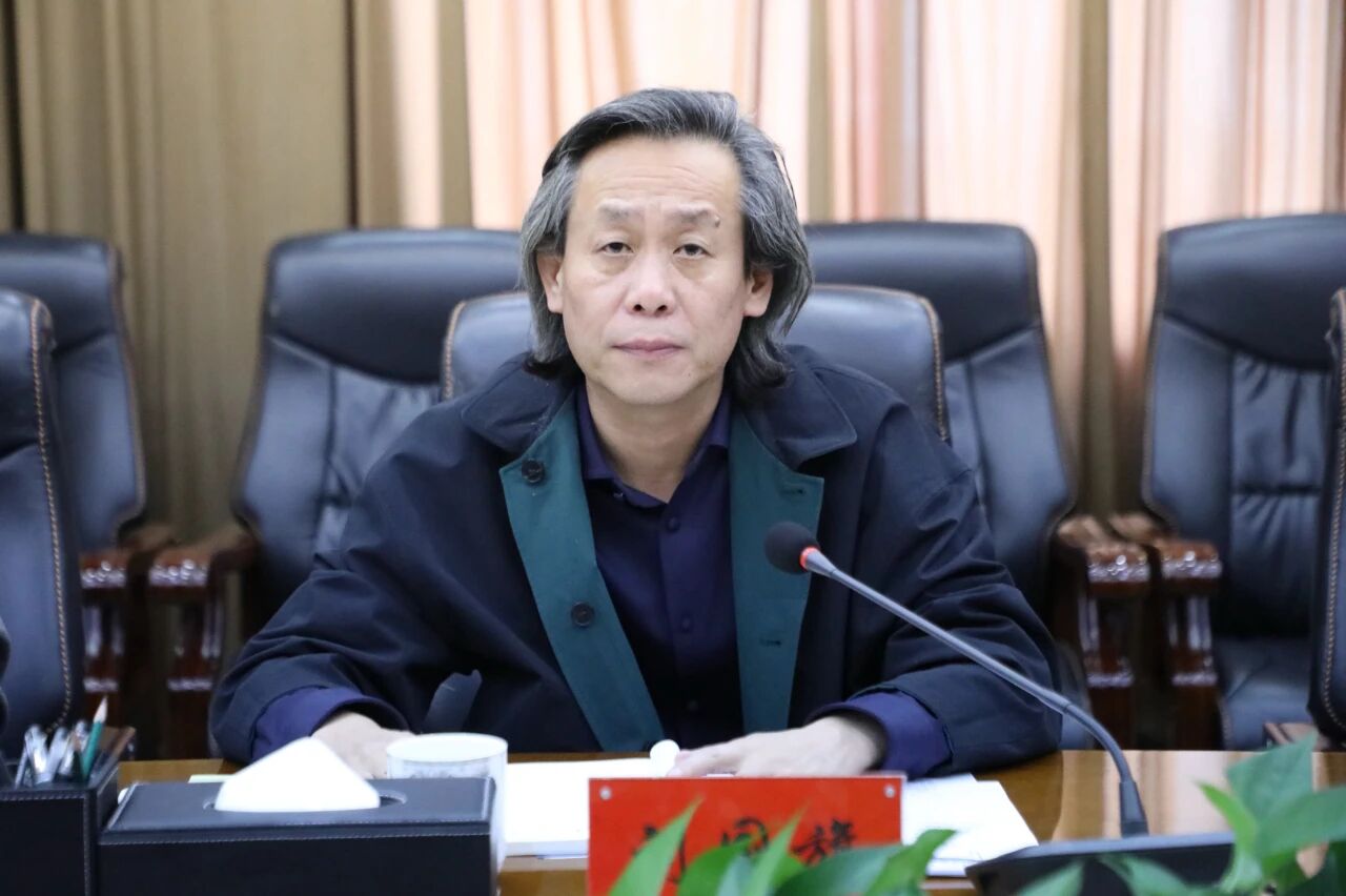 内蒙古文联党组理论学习中心组举行2025年第十二次集体学习 第3张
