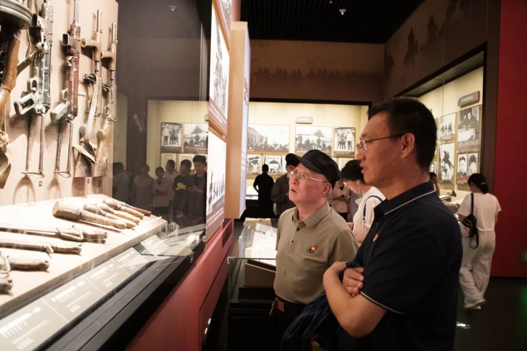 内蒙古文联赴内蒙古博物院开展主题党日活动 第2张