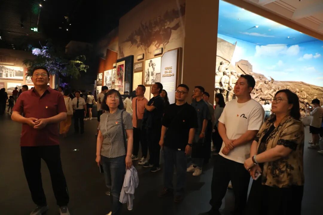 内蒙古文联赴内蒙古博物院开展主题党日活动 第1张