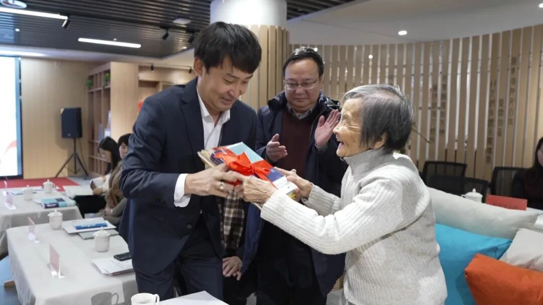 张锦贻《中国当代少数民族儿童文学发展史》新书发布及研讨会在内蒙古文学馆举行 第11张