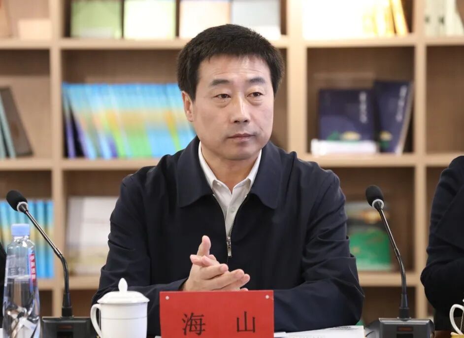 铸牢中华民族共同体意识 新时代文学期刊创新发展交流会在呼和浩特举办 第2张