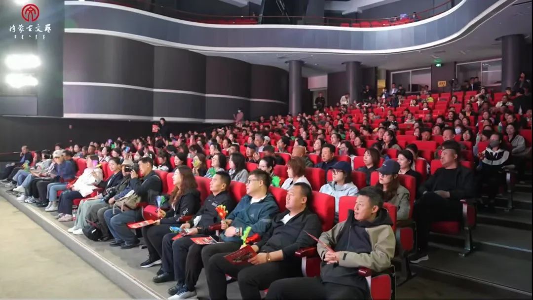 “与人民同行”——新时代文明实践文艺志愿服务走进玉泉区大南街街道大召社区 第6张