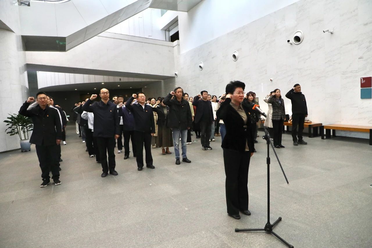 内蒙古文联开展“民族政策宣传月”主题党日活动 第1张