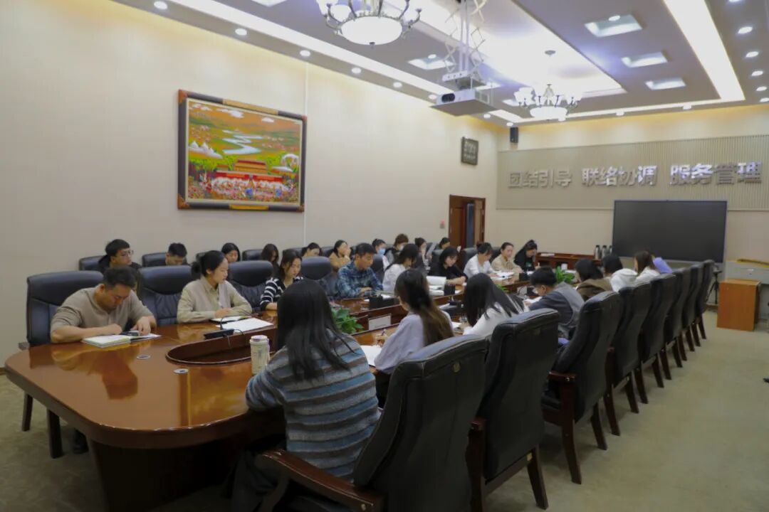 内蒙古文联青年理论学习小组举行2025年第七次集中学习 第2张