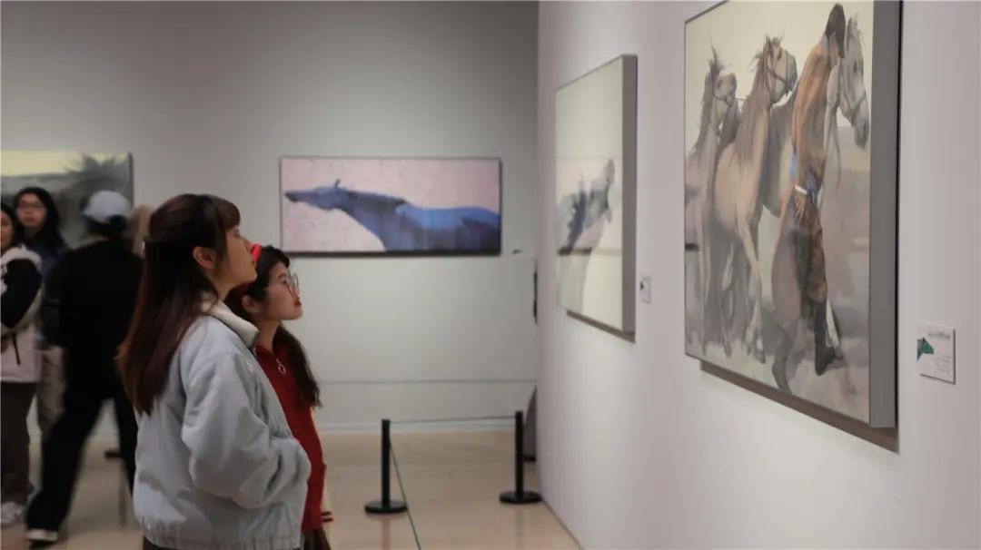 值得一看！内蒙古画家长海作品展在中国美术馆实力圈粉 第1张