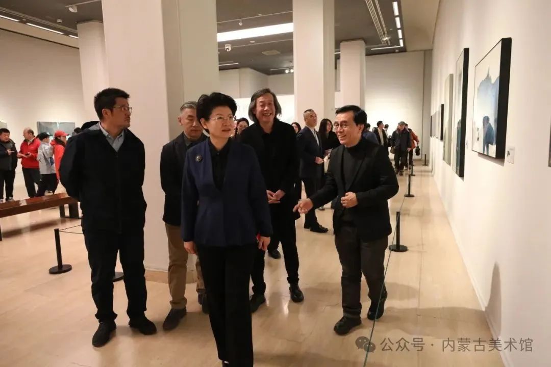 “印象内蒙古·浩瀚的地平线”——长海作品展在中国美术馆热展 第1张